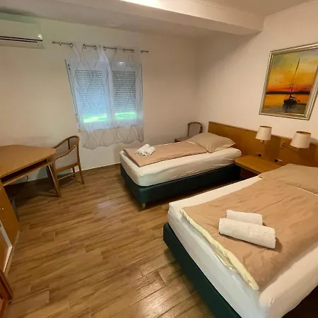 Aparthotel Liget Ueduelopark *