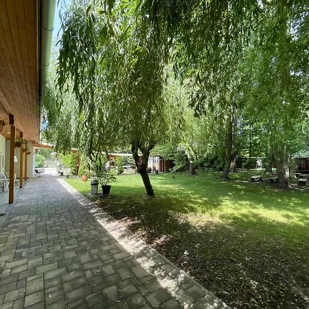Liget Ueduelopark Aparthotel 3*