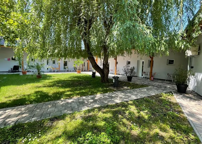 Liget Ueduelopark Aparthotel 3*