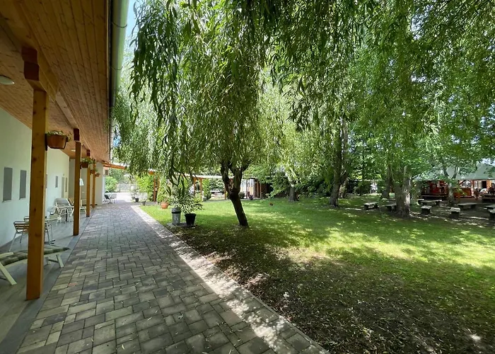 Liget Ueduelopark Aparthotel 3*